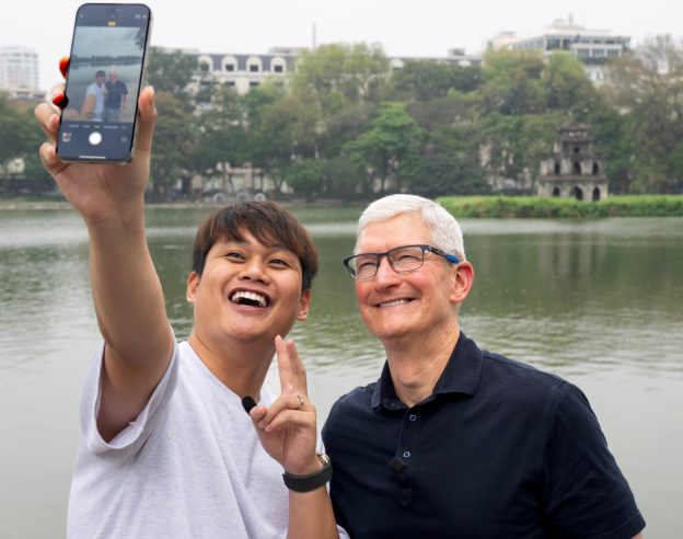 Image Tim Cook se rend au Vietnam pour qu’Apple investisse davantage