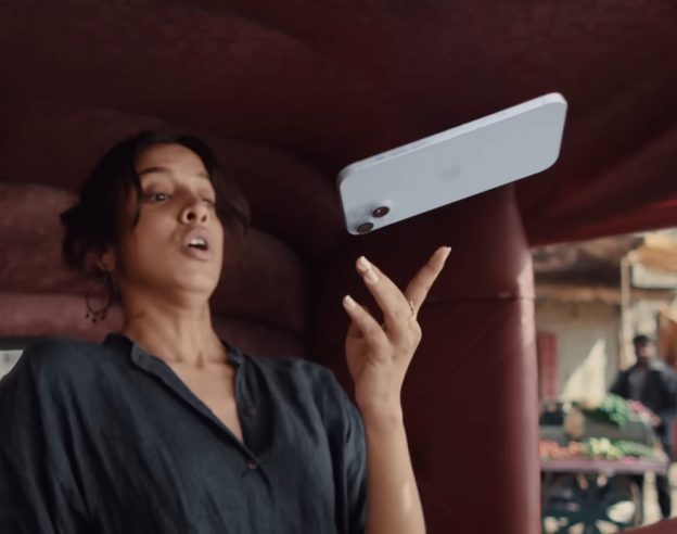 Image Dans une pub, Apple vante la résistance de l’iPhone 15 dans un tuk-tuk