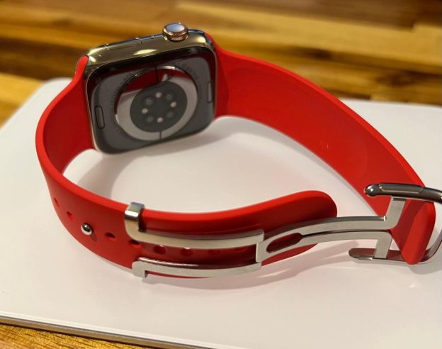 Image Apple Watch : un prototype de bracelet avec une boucle-fermoir en métal refait surface