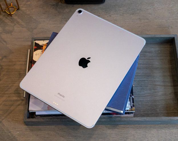 image de l'article Apple dit que les futurs iPad pourraient avoir un logo au dos à l’horizontal
