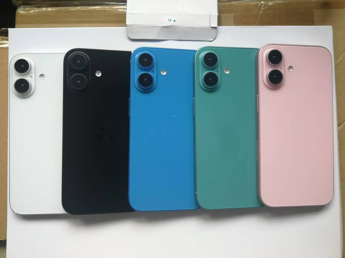 Factices iPhone 16