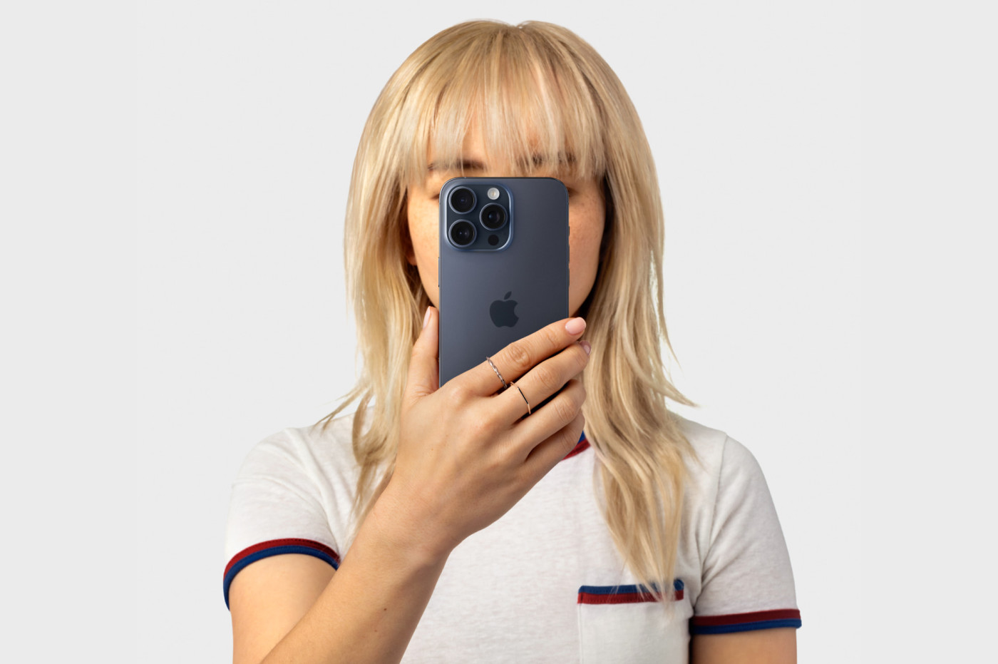 iPhone 15 Pro Arriere Prise en Main