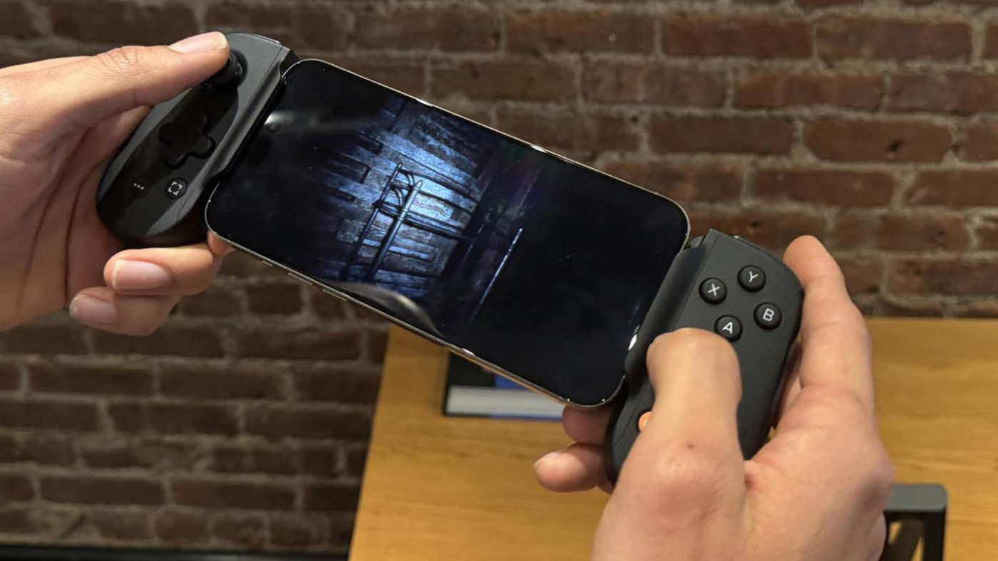 iPhone 15 Pro Max Manette BackBone