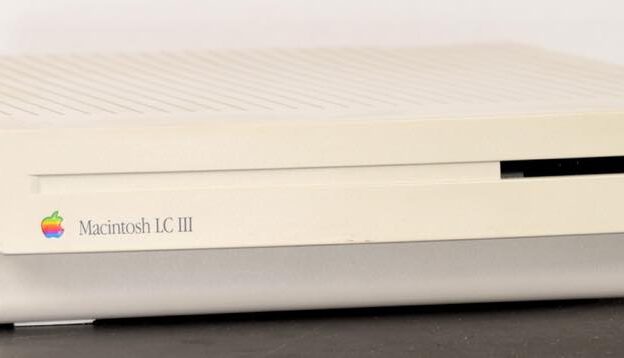 Image Rétro-Mac : le mystère du condensateur du Macintosh LC III