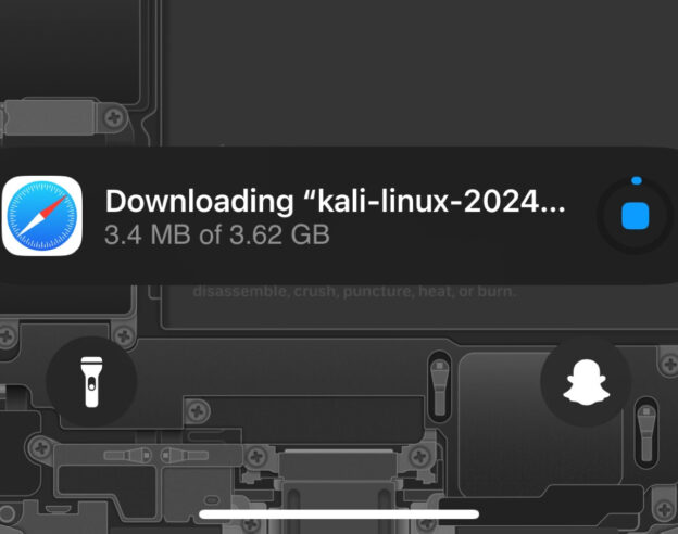 Image iOS 18.2 affiche la progression des téléchargements de Safari sur l’écran de verrouillage