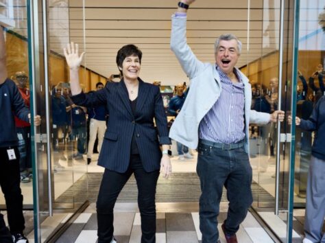 Image article Les SVP Eddy Cue et Deidre O’Brien à l’inauguration de l’Apple Store de Miami