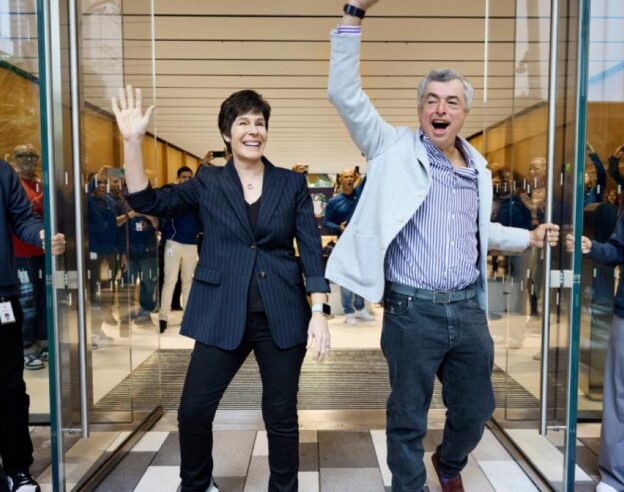 Image Les SVP Eddy Cue et Deidre O’Brien à l’inauguration de l’Apple Store de Miami