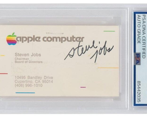 Image Une carte de visite signée Steve Jobs s’envole aux enchères