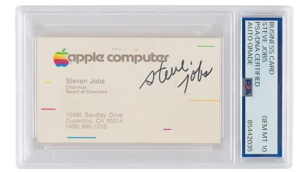 Une carte de visite signée Steve Jobs s’envole aux enchères