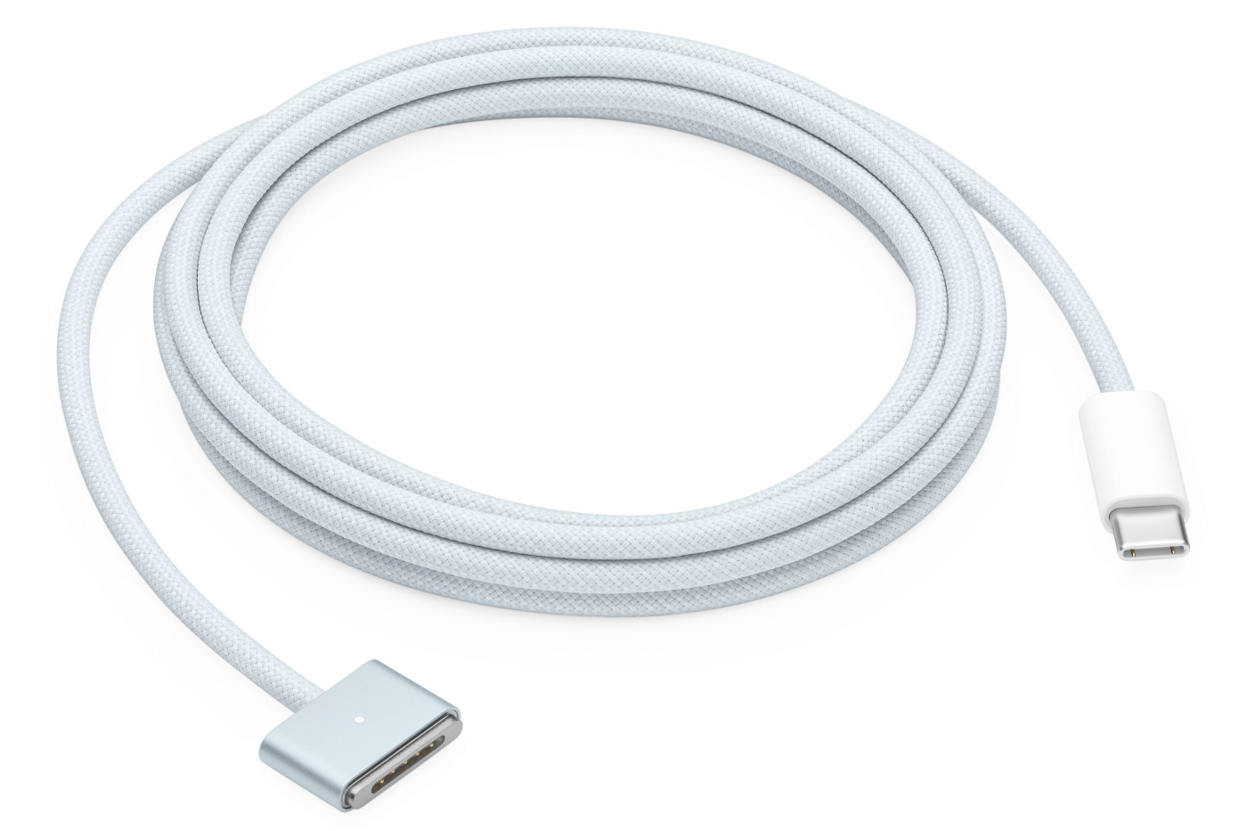 Apple vend un câble USB-C vers MagSafe 3 bleu ciel raccord avec le MacBook Air M4