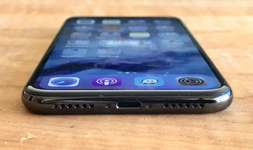 iPhone 17 Pro : Apple reviendrait à deux grilles de haut-parleurs strictement identiques