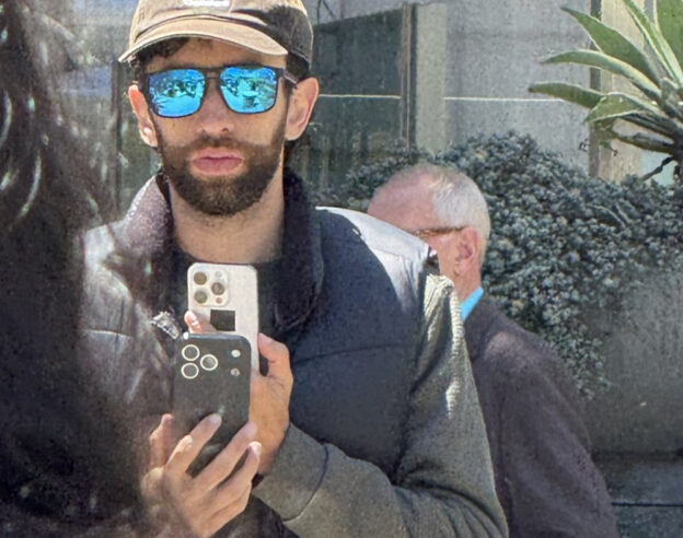 Image Un iPhone 17 Pro apparaît en photo dans la rue