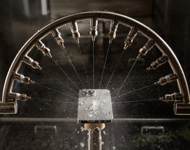 image de l'article Un aperçu du labo d’Apple pour les tests de résistance des produits