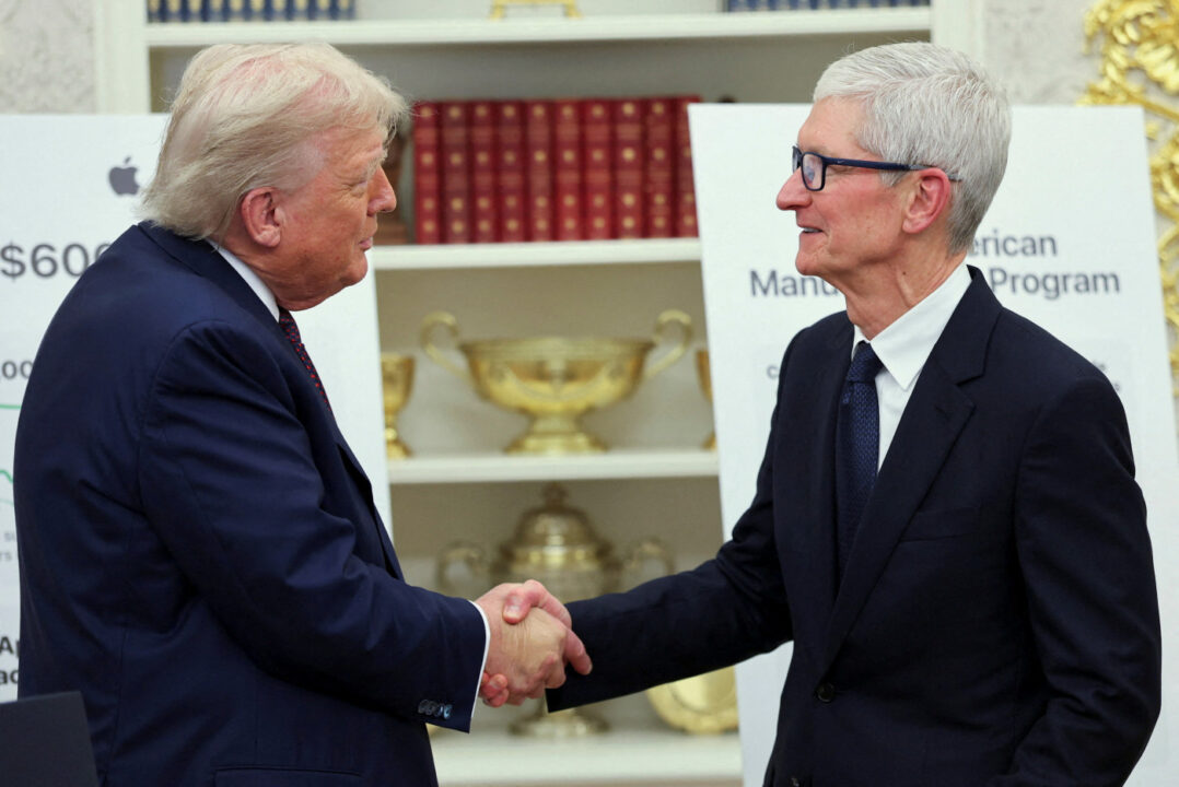 Donald Trump Tim Cook