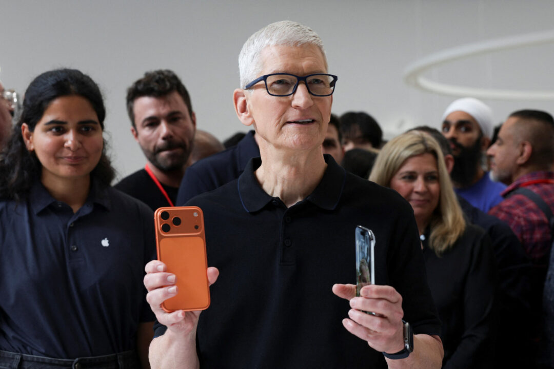 Tim Cook iPhone 17 Pro iPhone Air Prise en Main
