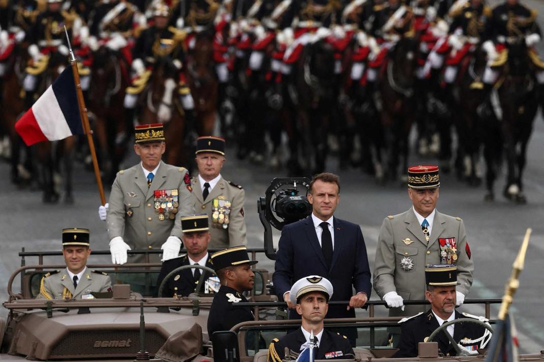 Vision Pro Macron 1
