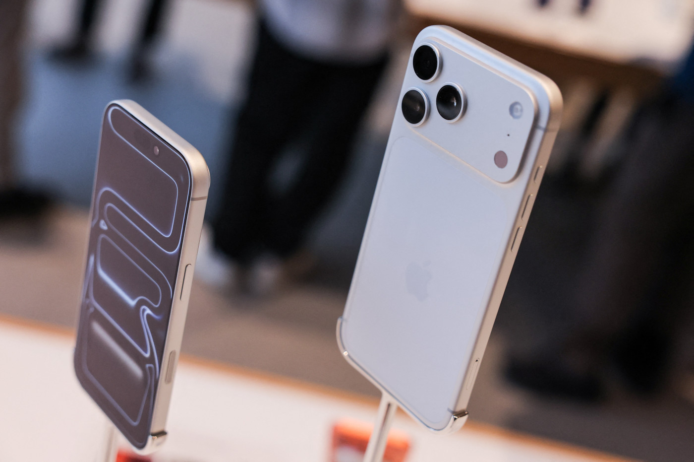 iPhone 17 Pro Argent Avant Arriere