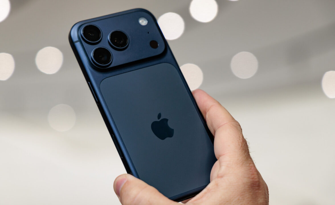 iPhone 17 Pro Arriere Bleu Prise en Main
