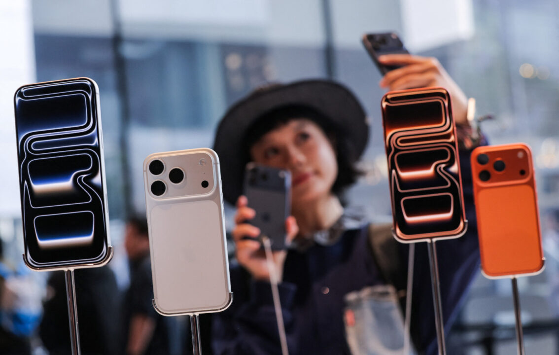 iPhone 17 Pro Avant Arriere Apple Store Client