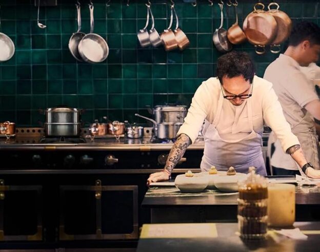 Image À la poursuite des étoiles Michelin : la série documentaire sur la haute gastronomie est disponible sur Apple TV