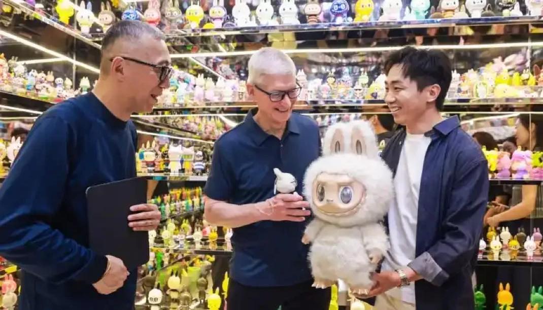 Tim Cook Labubu