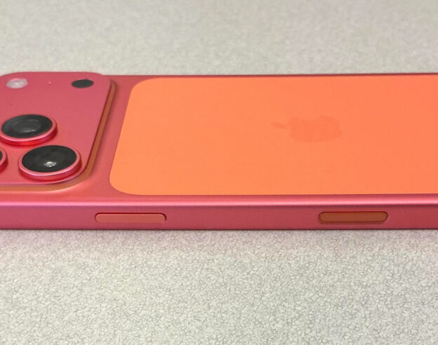 Image Des iPhone 17 Pro voient leur coloris orange virer au rose