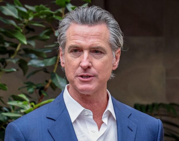 Image Le gouverneur de Californie regrette que Tim Cook se soit entièrement soumis à l’administration Trump