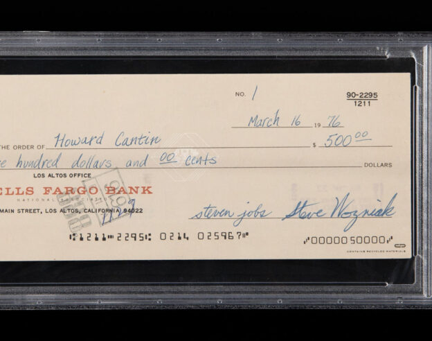 image de l'article Des objets de Steve Jobs sont mis aux enchères, dont son bureau et un chèque