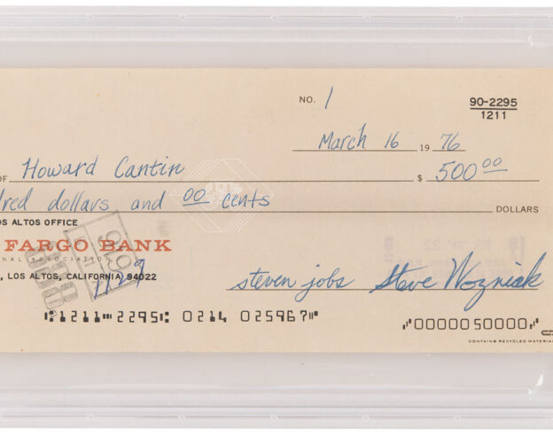 Image Le premier chèque d&rsquo;Apple signé par Steve Jobs et Wozniak a été vendu 2,4 millions de dollars