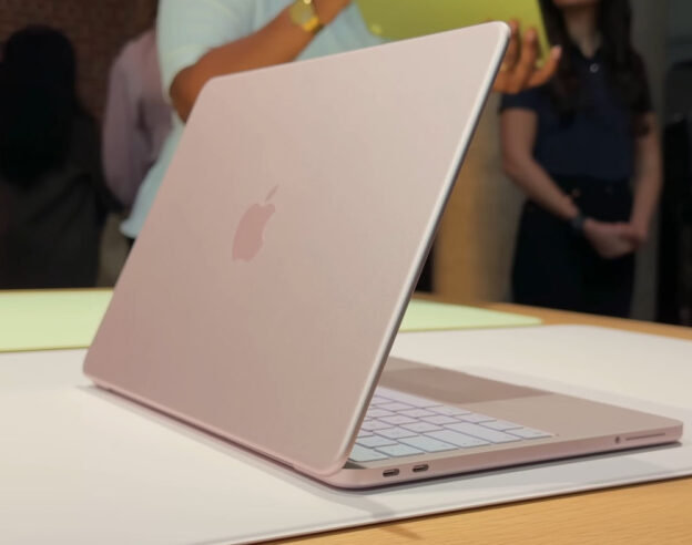 Image Apple propose macOS 26.3.2, mais uniquement pour le MacBook Neo