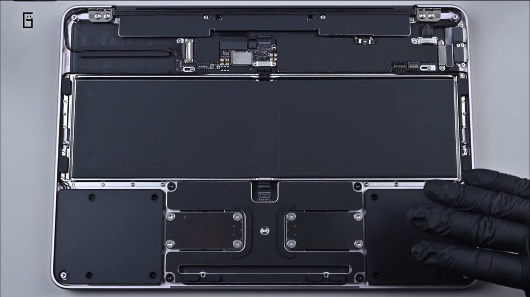 MacBook Neo demontage