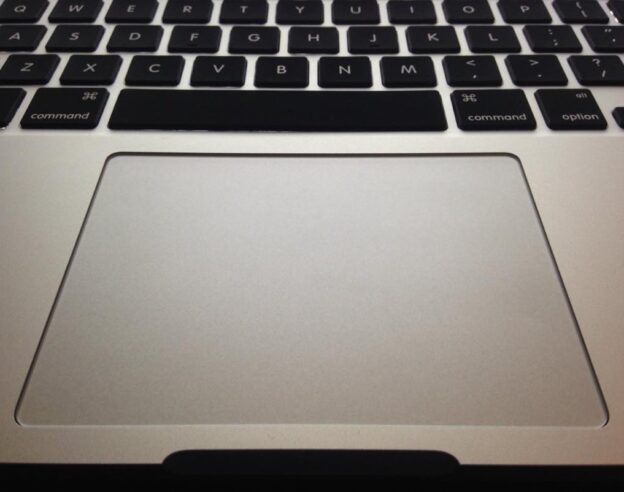 Image Brevet : Apple repense le trackpad et mise sur un actionneur électromagnétique latéral pour des Mac plus fins