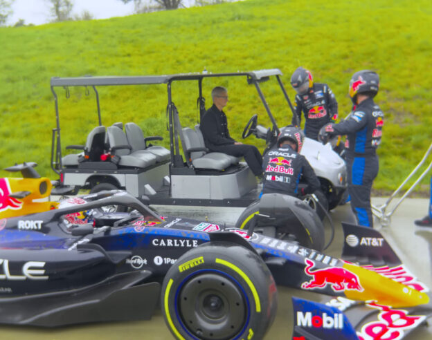 Image Apple fait la promo de la Formule 1 avec une vidéo humour de Tim Cook