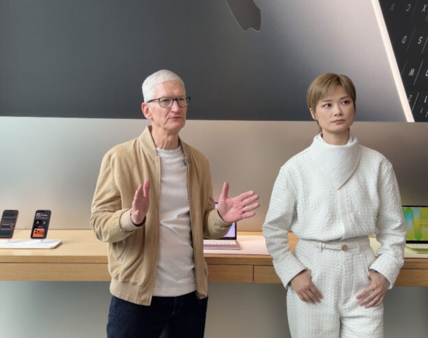 Image Tim Cook se rend en Chine pour les 50 ans d&rsquo;Apple et un rendez-vous