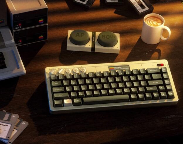 Image 8BitDo rend hommage à l’Apple II avec un superbe clavier mécanique rétro en édition limitée