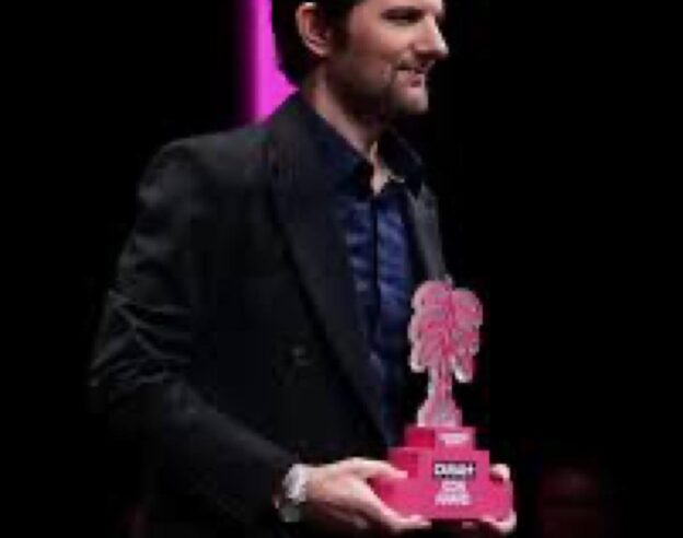 Image Severance : Adam Scott connaît déjà la fin de la série et fait monter la pression autour de la saison 3