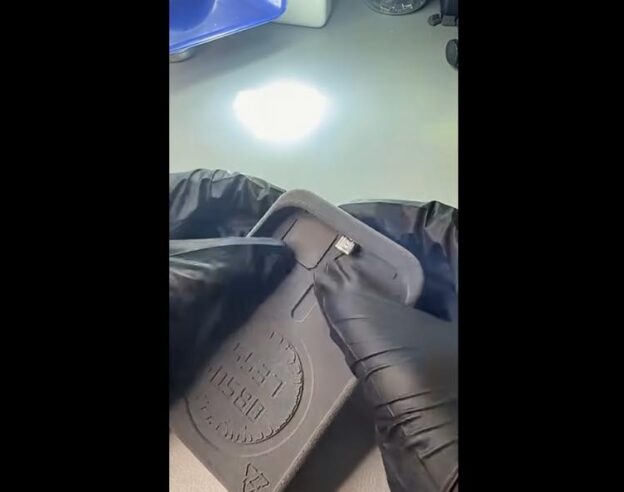 Image iPhone 17 Pro : un ingénieur greffe un port Lightning via une coque… et ce n&rsquo;est pas une blague du 1er avril