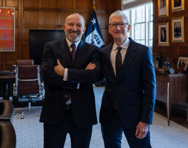 Image Tim Cook se rend à un événement à la Maison Blanche, après l&rsquo;annonce du changement de patron d&rsquo;Apple