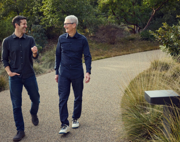 Image John Ternus devra stopper la fuite des talents pendant que Tim Cook devient le « diplomate » de Cupertino