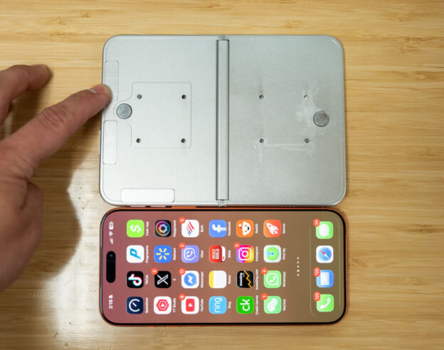 Image L&rsquo;iPhone Ultra pliable comparé aux iPhone et iPad, avec les dimensions