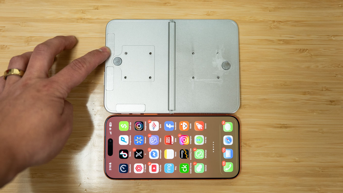 Maquette iPhone Pliable vs iPhone 17 Pro Max