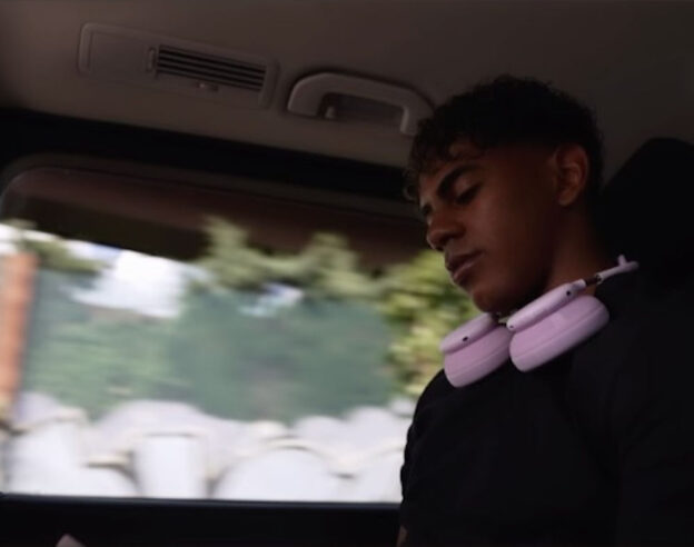 Image Lamine Yamal tease le futur casque Beats (Apple)