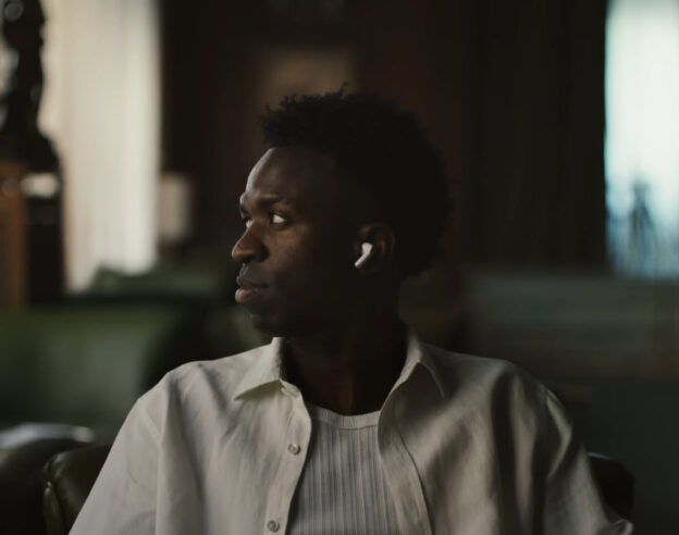 Image Nouvelle pub d&rsquo;Apple pour les AirPods Pro 3 et la réduction de bruit avec Vinicius Jr