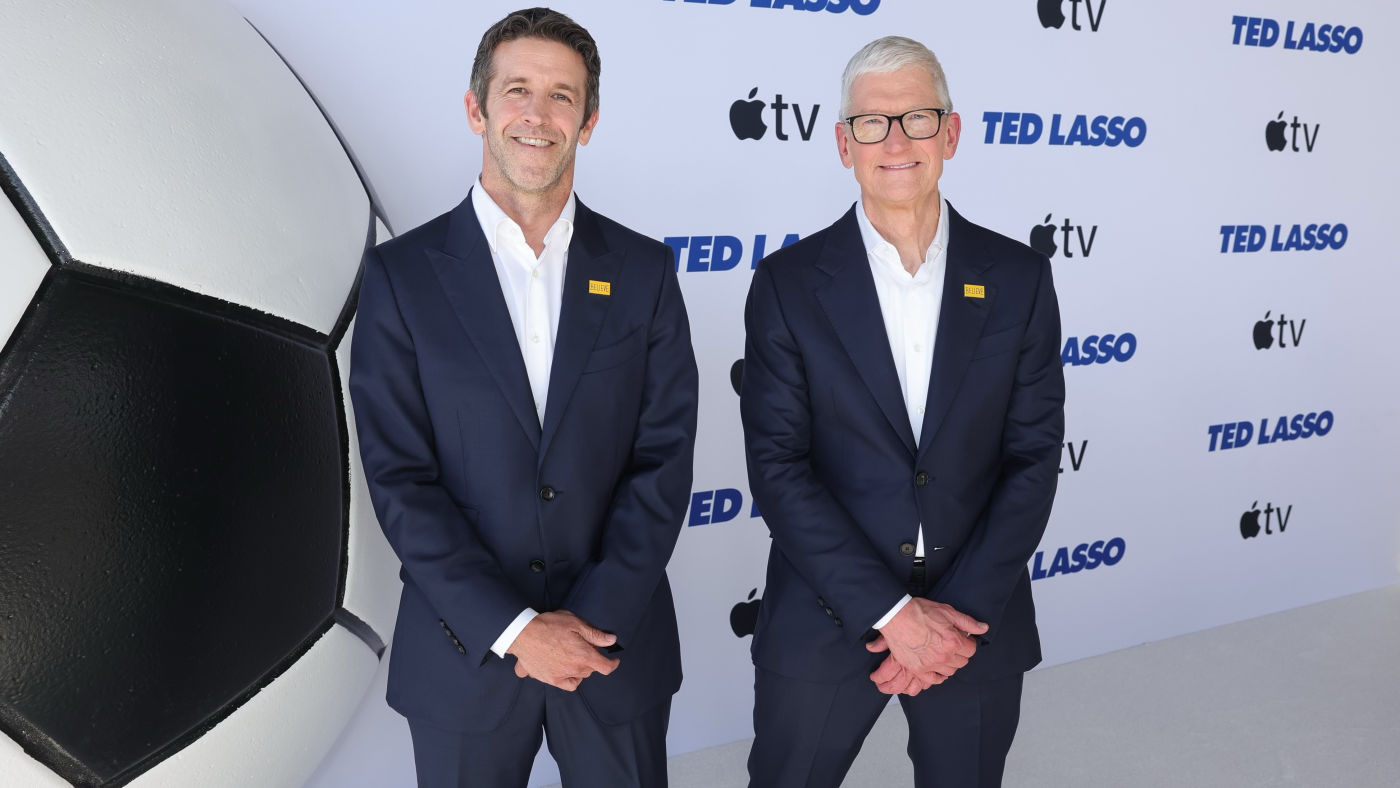 John Ternus Tim Cook