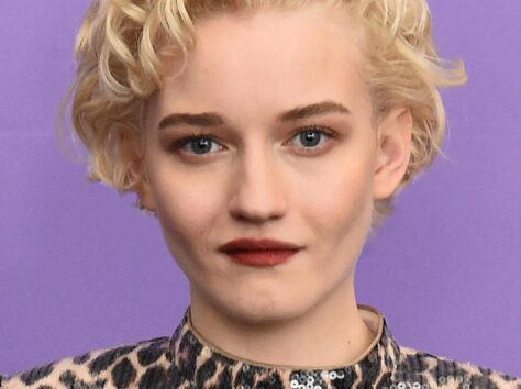 Image article Apple TV commande Guilty Creatures, un thriller avec Julia Garner