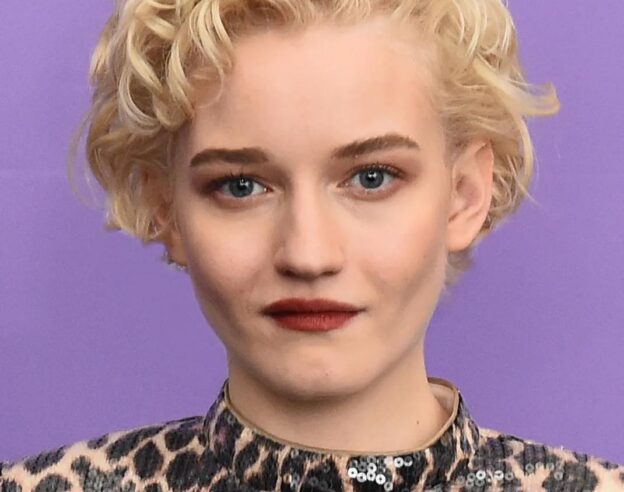 Image Apple TV commande Guilty Creatures, un thriller avec Julia Garner