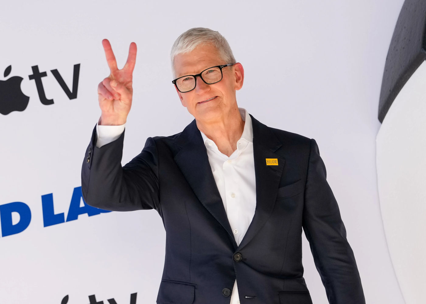 Tim Cook Signe V
