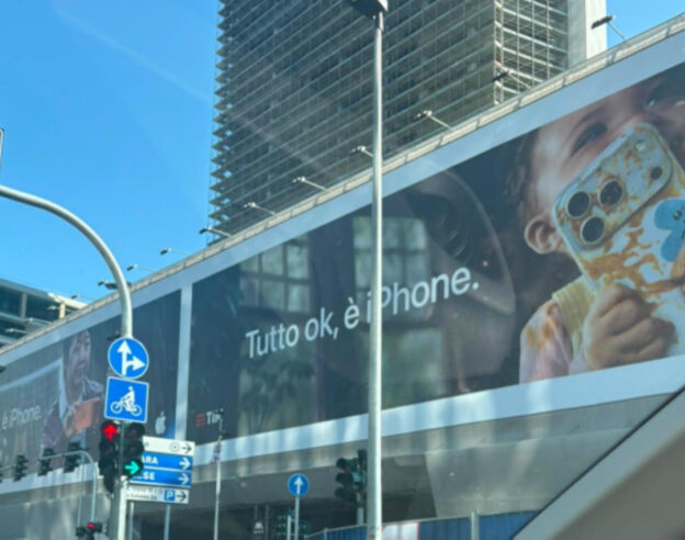 Image Une pub d&rsquo;Apple avec un enfant et un iPhone crée une polémique en Italie