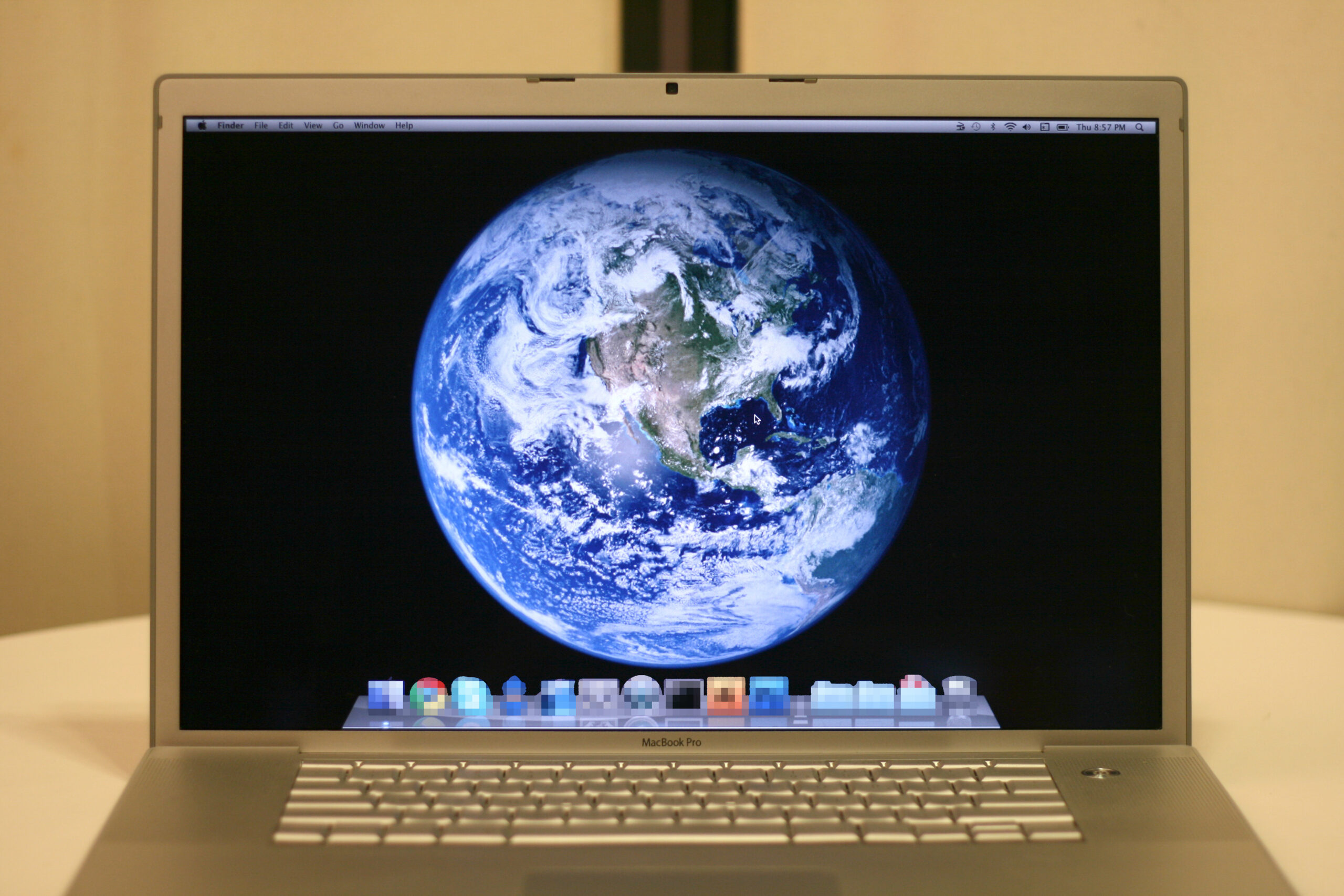 MacBook Pro 17 pouces de 2006 ex&eacute;cutant Mac OS X Snow Leopard