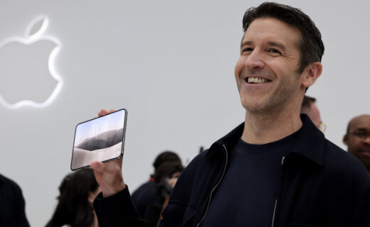 John Ternus iPhone Duo Prise en Main 2